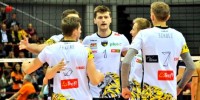Niepodległościowe szaliki Trefla Gdańsk